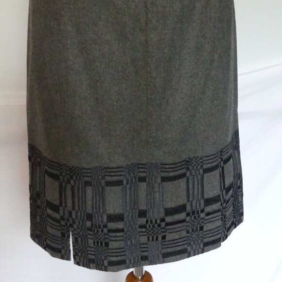 Magaschoni Grey Wool Pencil Skirt Graphic Design Embroidery USA Size 4 Gray - Picture 4 of 13